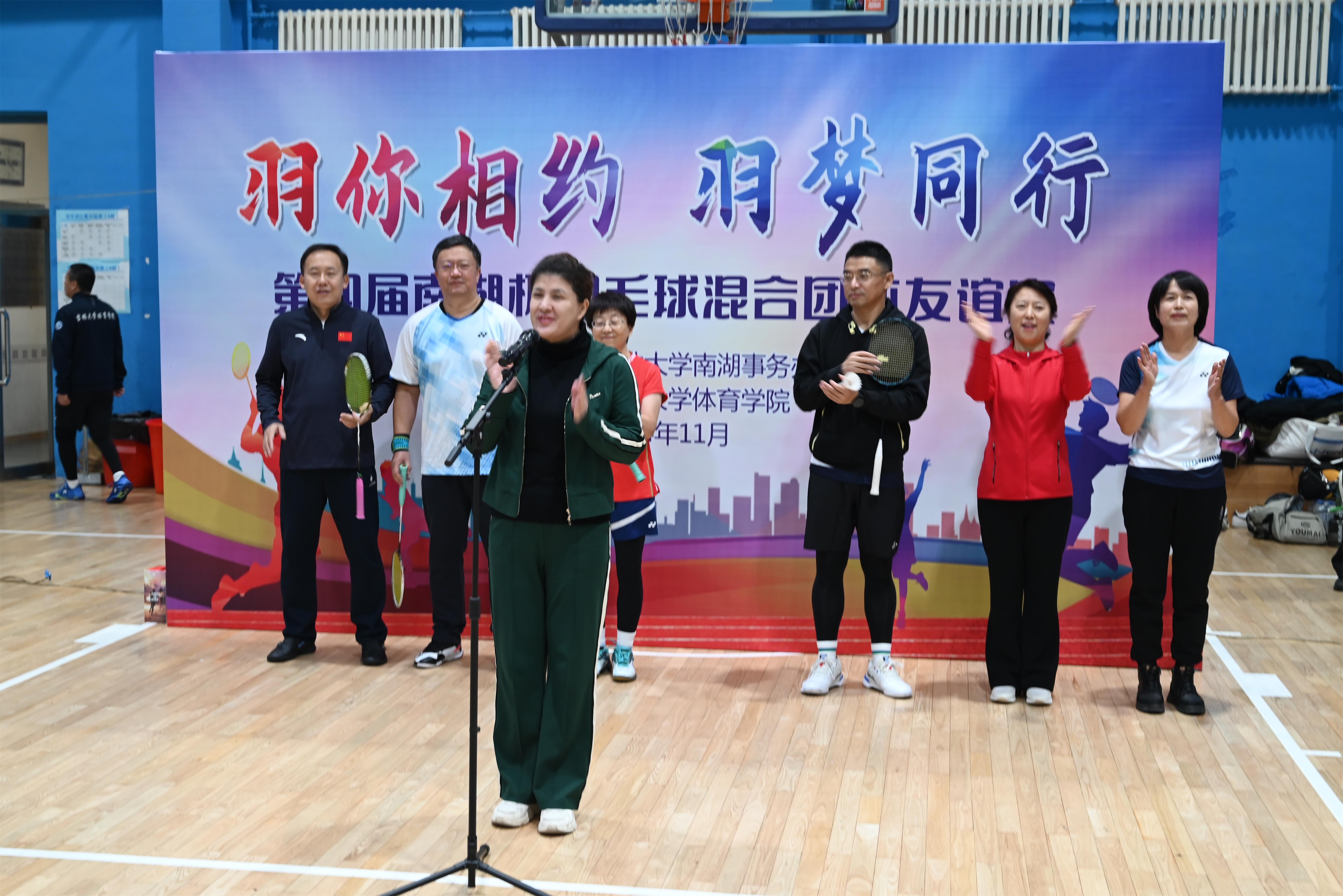 开元棋牌入口-运动员们在赛后庆祝胜利，展现出团结互助的团队精神的简单介绍