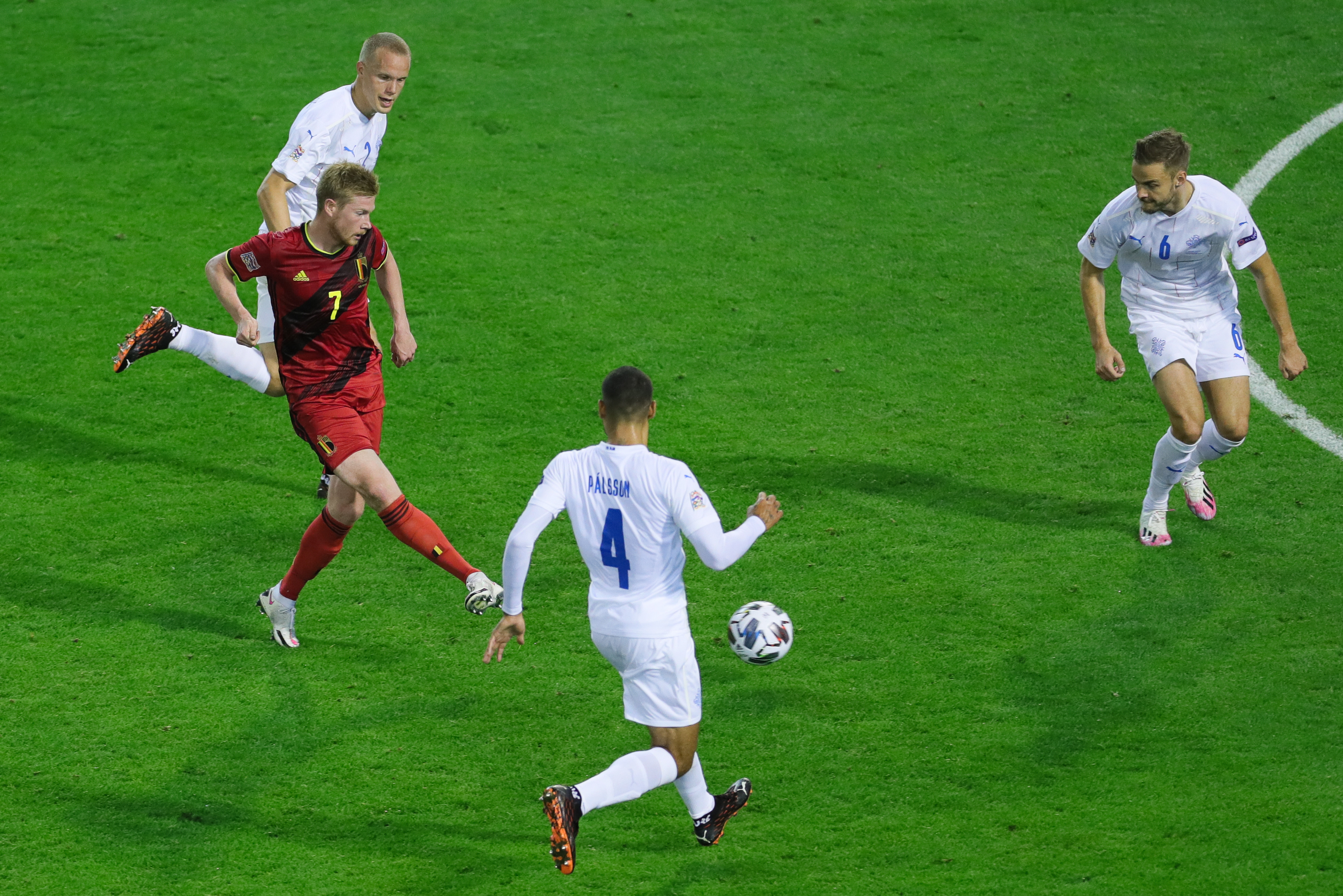 包含比利时国内联赛冠军奥斯辑斯，取得惊人的胜利的词条